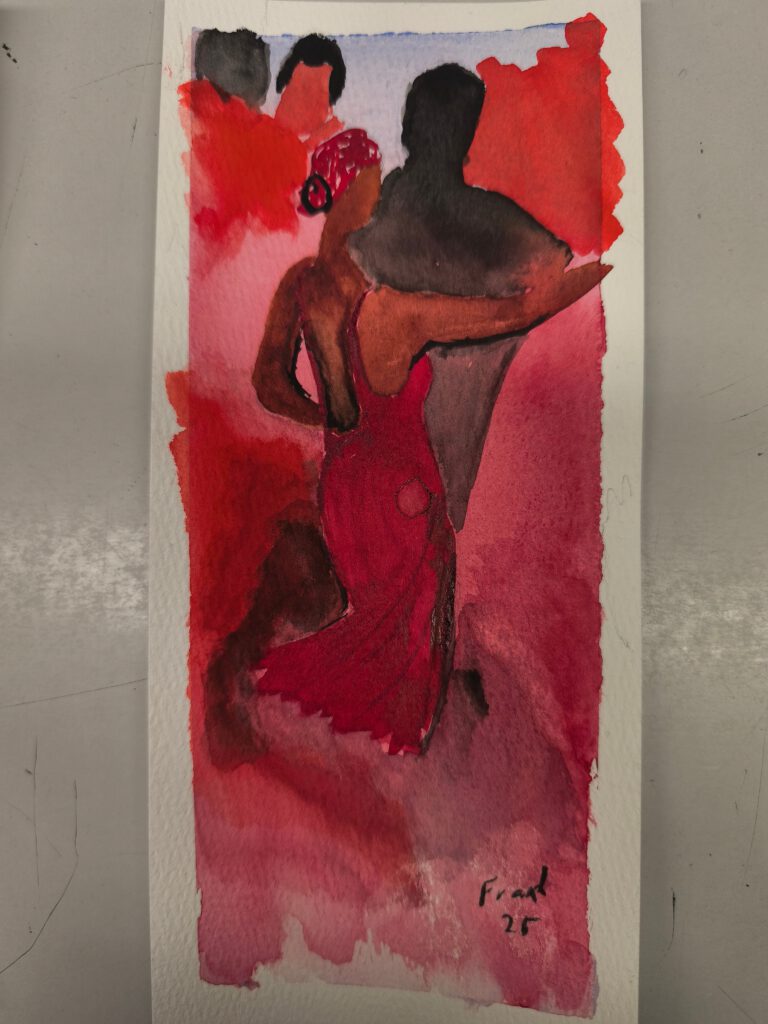 Das andere Bild von oben. Das rote Kleid ist etwas geschlossener, Die Haare sind zu einem Dutt gedreht. 