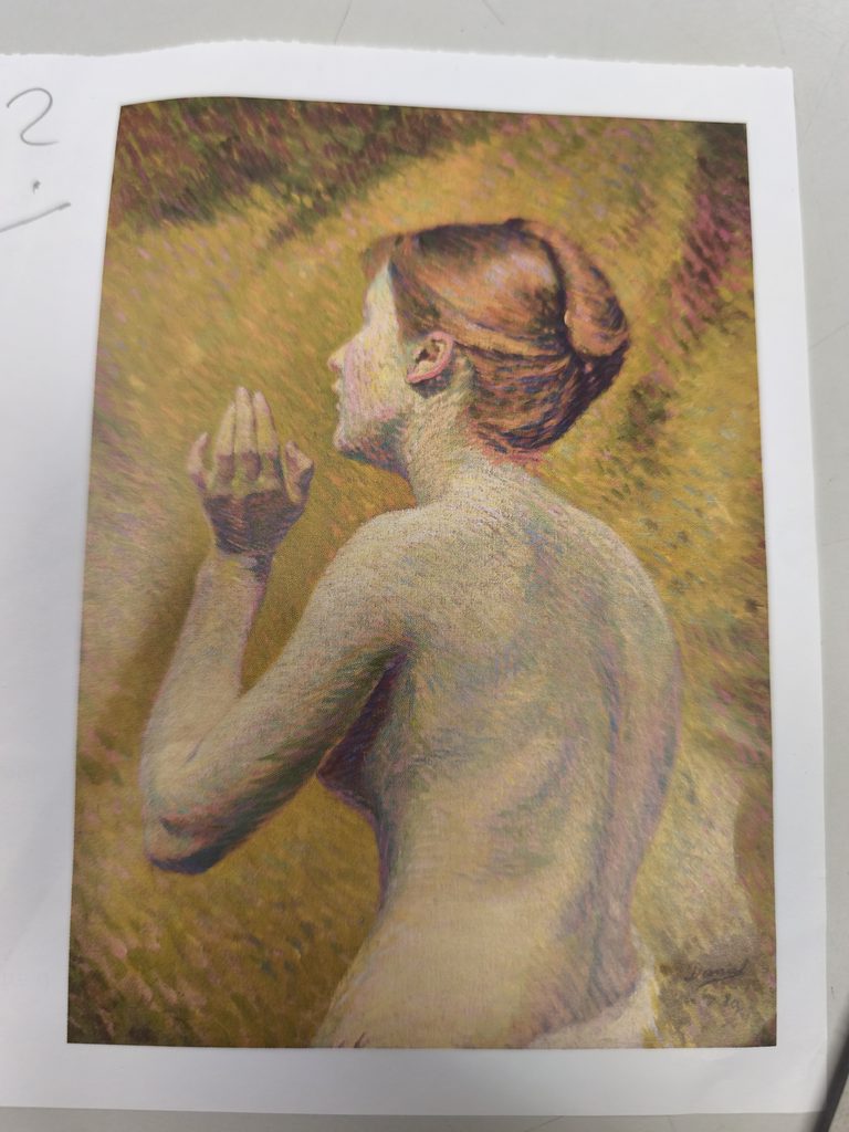 Aquarell. Der nackte Oberkörper einer Frau mit roten Haaren und erhobener Hand. Sie dreht uns leicht den Rücken zu.
Nur professioneller.